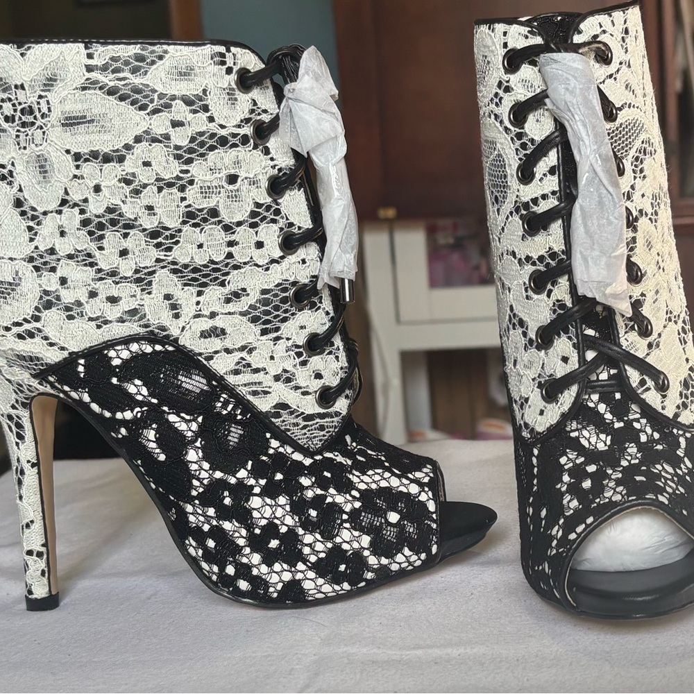 Shoe Dazzle Black & White Lace-Up Peep-Toe Ankle Boots
